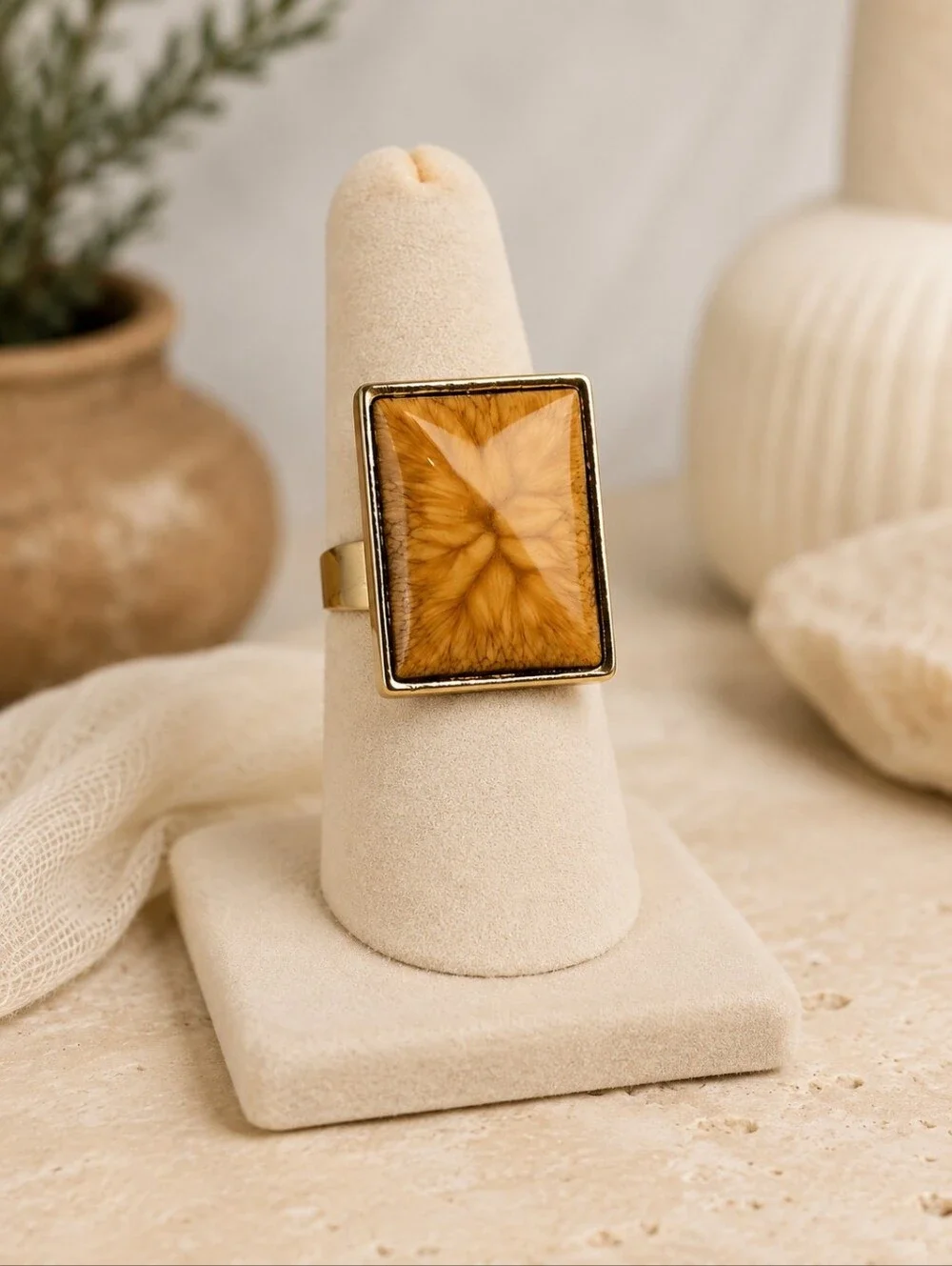 Statement Square Resin Ring Size 7 Cream Marbled Gold Tone Retro
